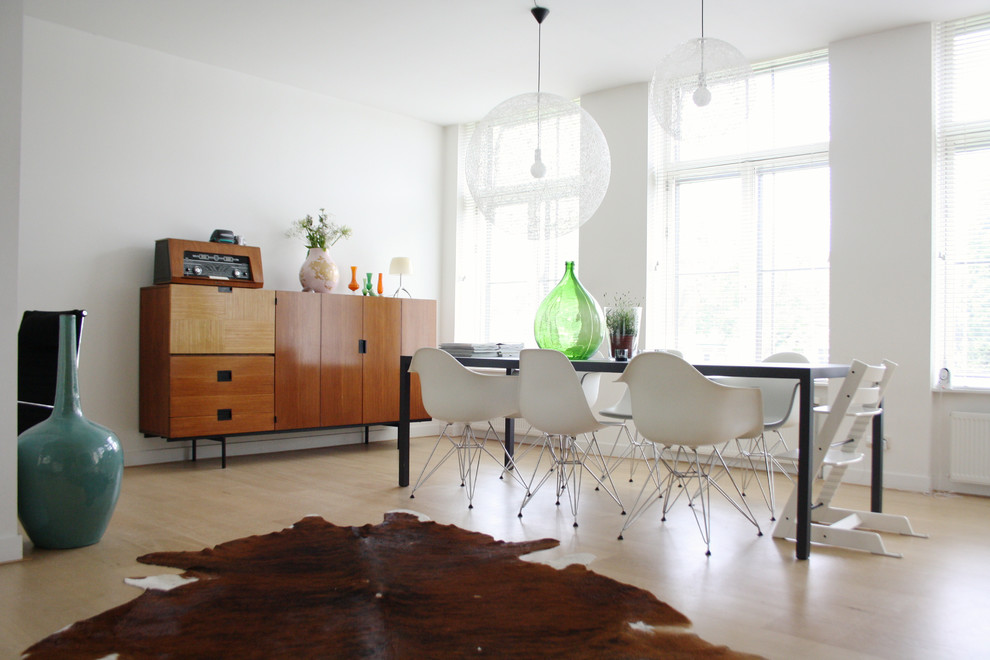 light colors dining room