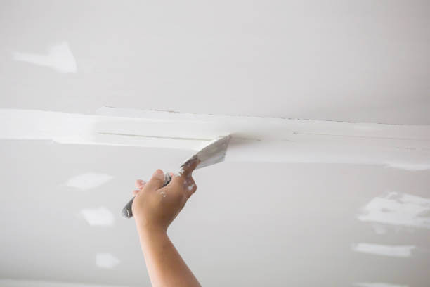 Tips To Fix An Unevenly Painted Ceiling, How To Touch Up Ceiling Paint After Painting Walls