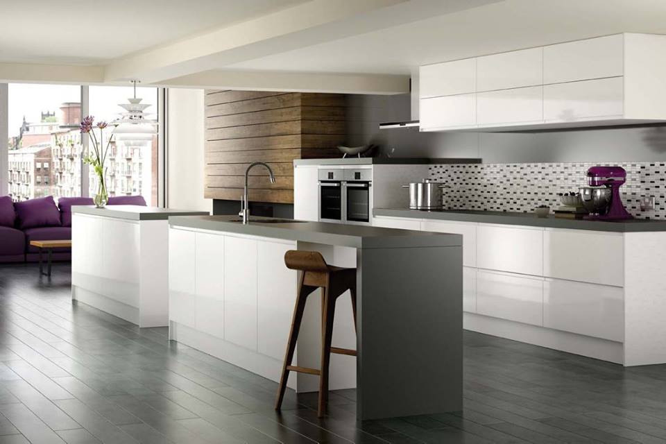 white gloss kitchen with worktops & splashback